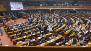صدر زرداری کے خطاب کے دوران قومی اسمبلی میں پی ٹی آئی کا ہنگامہ، تلخ کلامی، دھکم پیل