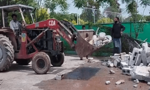 حکم امتناع کے باوجود سی ڈی اے کا اسلام آباد ٹینس کمپلیکس گرانے کیلئے آپریشن
