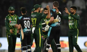 پاکستان اور نیوزی لینڈ کی ٹیمیں لاہور پہنچ گئیں