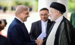 &rsquo;ہماری آنکھیں ٹھنڈی ہوئیں&lsquo;، وزیرِ اعظم کی ایرانی صدر سے فارسی میں گفتگو