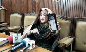 معروف پاکستانی ٹک ٹاکر کی نجی ویڈیوز اور تصاویر لیک، بہن پر الزام