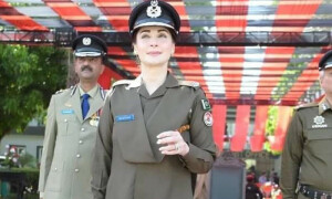وزیراعلی اور گورنر پنجاب پولیس کی یونیفارم قانونی طور پرپہن سکتے ہیں، پولیس