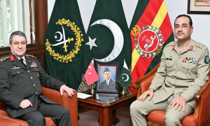 آرمی چیف سے ترک لینڈ فورسز کے کمانڈر سے ملاقات، دفاعی تعاون پر تبادلہ خیال
