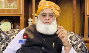 تحریک انصاف کا مولانا فضل الرحمان سے فوری رابطے کا فیصلہ