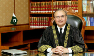 اعلی عدلیہ میں کمرشل قوانین کی سماعت کیلئے الگ نظام بنانے کی ضرورت ہے، جسٹس منصور