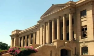 مختار کار تو علاقے کا مالک ہوتا ہے، اُسے کوارٹر کی کیا ضرورت؟ سندھ ہائی کورٹ کے ریمارکس