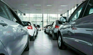 پاکستان میں گاڑیوں کی قیمتیں اچانک کم کیوں ہونے لگیں؟