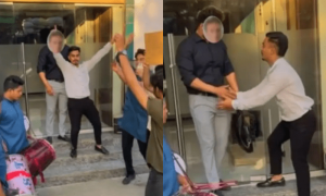 سابق ملازم کمپنی کے باہر ڈھول باجے لے آیا، ویڈیو
