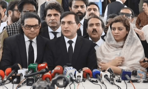 مخصوص نشستوں کا کیس: عدالتی فیصلے کے بعد حکومت دوتہائی اکثریت سے محروم ہوگئی، بیرسٹر گوہر