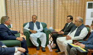 Imran&rsquo;s release not discussed with US ambassador: Omar Ayub