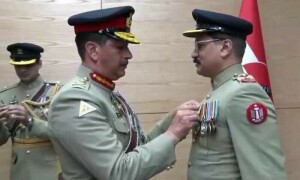پشاور کور میں فوجی افسران اور جوانوں کو فوجی اعزازات سے نوازنے کی تقریب