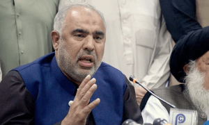 پی ٹی آئی رہنما اسد قیصر نے مفاہمت کی بجائے مقابلہ کرنے کا اعلان کر دیا