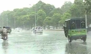 پنجاب اور کے پی میں بارشیں، آسمانی بجلی گرنے سمیت مختلف حادثات، 2 جاں بحق