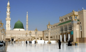 مسجد نبوی ﷺ میں 50 سالہ شخص کو موت کے منہ سے بچالیا گیا