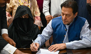 عدت نکاح کیس: عمران خان، بشریٰ بی بی کی سزا کیخلاف اپیلوں پر سماعت ملتوی