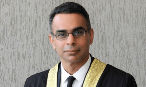 سیکیورٹی اسٹیبلشمنٹ کے ٹاپ آفیشل کی طرف سے پیغام ملا پیچھے ہٹ جاؤ، جسٹس بابر ستار کا خط