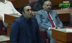 پی ٹی آئی کہتی تھی جمہوریت میں مداخلت نہ کرو، اب پاؤں پکڑ کر مداخلت چاہتی ہے، بلاول