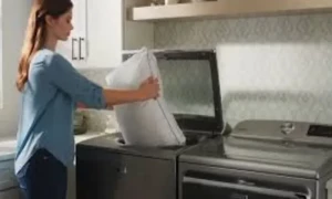 تکیے کیسے صاف کریں اور آپ کو انہیں کتنی بار دھونے کی ضرورت ہے؟