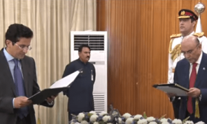 علی پرویز ملک نے وزیر مملکت کے عہدے کا حلف اٹھالیا