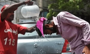 ملک میں گرمی کے ڈیرے، چند شہروں میں بارش کی پیشگوئی