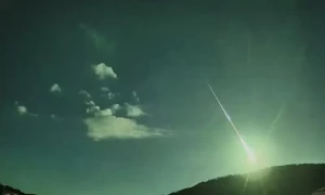 Comet fragment lights up sky over Spain and Portugal &lsquo;like a movie&rsquo;