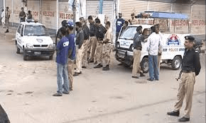 کراچی میں دن دیہاڑے ڈکیتی کی بڑی واردات: 20 شہری موبائل فون سے محروم