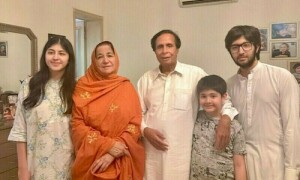 چوہدری پرویز الہٰی کوٹ لکھپت جیل سے رہا، ظہور الہٰی پیلس پہنچ گئے