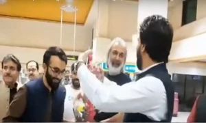 خیبرپختونخوا کا پہلا خصوصی طیارہ بشکیک سے 290 طلبہ کو لیکر پشاور پہنچ گیا