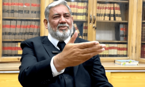 حماد اظہر کے دفاع میں معظم بٹ کی انٹری، &rsquo;کوئی عدالت میں پیش ہونا چاہتا تو گرفتار کرنے کی کیا ضرورت&lsquo;