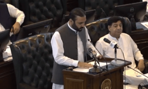 خیبرپختونخوا میں تنخواہوں، پنشن میں 10 فیصد اضافہ، کم از کم تنخواہ 36 ہزار، پراپرٹی اور ریسٹورنٹس پر ٹیکسوں میں کمی