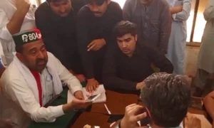 رکن اسمبلی فضل الہیٰ نے گرڈ اسٹیشن میں داخل ہوکر بند فیڈرز چالو کردئے، پیسکو کے ساتھ مذاکرات کامیاب