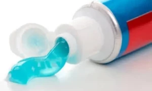 ٹوتھ پیسٹ سے اپنےکچن کی اشیاء اورداغ دھبوں کو دور کریں