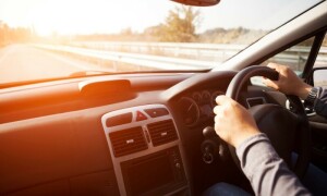 گاڑی میں کون سی چیزیں گرمی میں خطرناک ہوسکتی ہیں؟