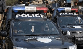 کراچی میں پولیس افسرکا طالبعلم پرتشدد، انسٹا گرام پراپ لوڈ ویڈیونے حقیقت آشکار کردی