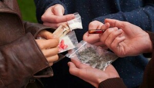 تعلیمی اداروں میں منشیات: سندھ اسمبلی میں طلبہ کے ڈرگ ٹیسٹ کرانے کا مطالبہ