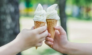 گرمیوں میں آئس کریم کھانی چاہئے یا نہیں؟ ماہرین نے بتا دیا