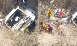 مقبوضہ کشمیر، بس کھائی میں گرنے سے 21 ہندو زائرین ہلاک