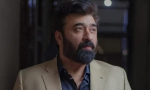 طلعت حسین کے جنازے پر یاسر نواز کی نامناسب حرکت، لوگوں کو غصہ آگیا