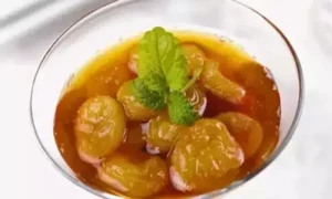 کشمش کا پانی کیا ہے، اس کے فوائد اور اسے گھر پر کیسے بنائیں