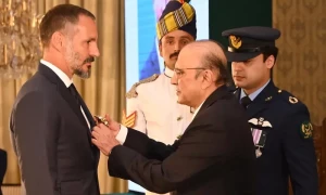 President Zardari confers Nishan-i-Pakistan on Prince Rahim Aga Khan