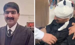 پشاور میں پی ٹی آئی رہنما پر تشدد، خاتون اسسٹنٹ کمشنر اور شوہر پر مقدمہ درج