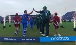 میچ سے قبل رشبھ پنٹ اور شاہین آفریدی کا &rsquo;ہائی فائیو&lsquo; وائرل