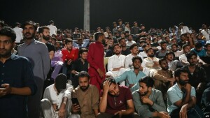 ٹی 20 ورلڈکپ میں پاکستان کی شکست پر شائقین مایوس، ٹیم کو آڑے ہاتھوں لے لیا