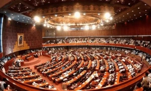 سنی اتحاد کونسل کا بجٹ اجلاس میں شور شرابا، بجٹ تقاریر کی کاپیاں پھاڑ دیں
