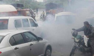 لاہور ہائیکورٹ کا دھواں چھوڑنے والی گاڑیوں کے حوالے سے بڑا حکم
