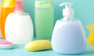 بار صابن، باڈی واش، یا شاور جیل؟ ماہر امراض جلد کیا فرق بتاتےہیں