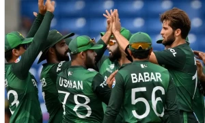 پاکستان نے آسان ہدف 19ویں اوور میں حاصل کیا، آخری وقت میں بولرز نے چھکے لگا کرعزت بچائی