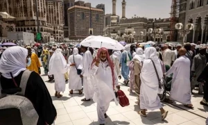گرمی کے باعث رمی کی رسومات معطل، عازمین کو منیٰ میں اپنے خیموں میں رہنے کی ہدایت