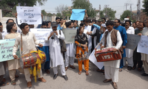 عدالت نے پاکستان پناہ گزین افغان فنکاروں اور خواجہ سراؤں کو ملک بدر کرنے سے روک دیا