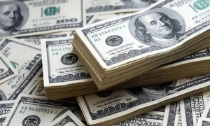 ڈالر کی اونچی اڑان، روپے کو پیچھے چھوڑ دیا